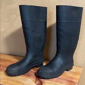 Black Rubber Rain Boots